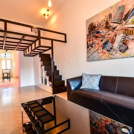 K89: Designer Studio Apartment *