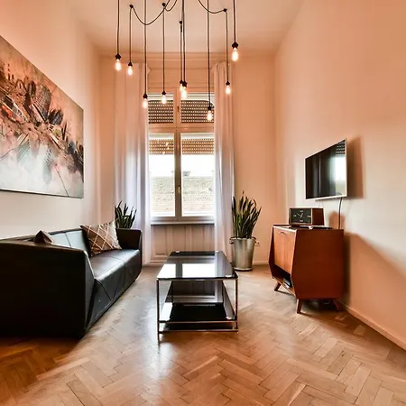 Apartment K89: Designer Studio Budapest